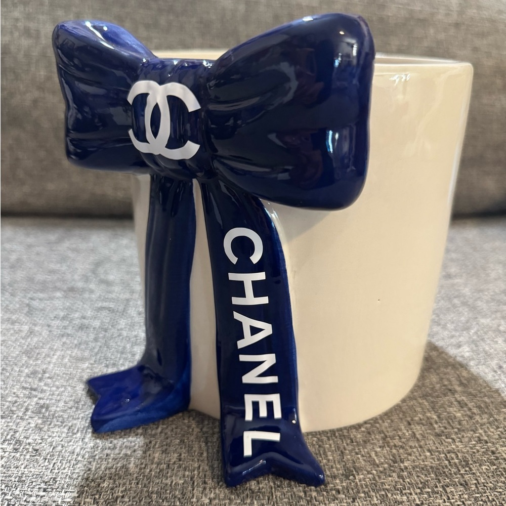 Chanel Navy and White Bow Container - Picture 3 of 5